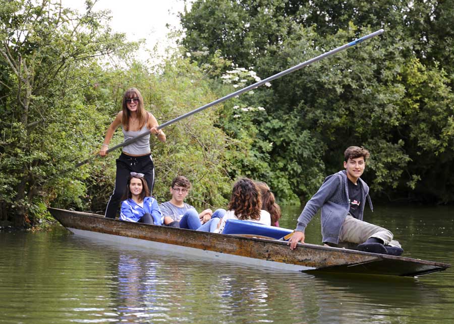 The long pole punting method in Oxford Who is doing all the hard work?